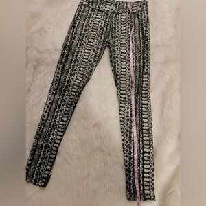 🔥Snakeprint🔥 High waisted 🔥 s- large 🔥 Under Armor Compression Leggings